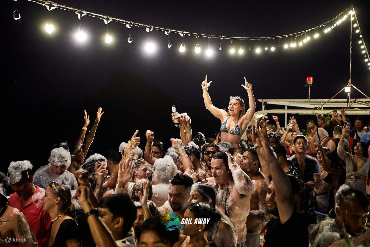 Sail Away Foam Boat Party